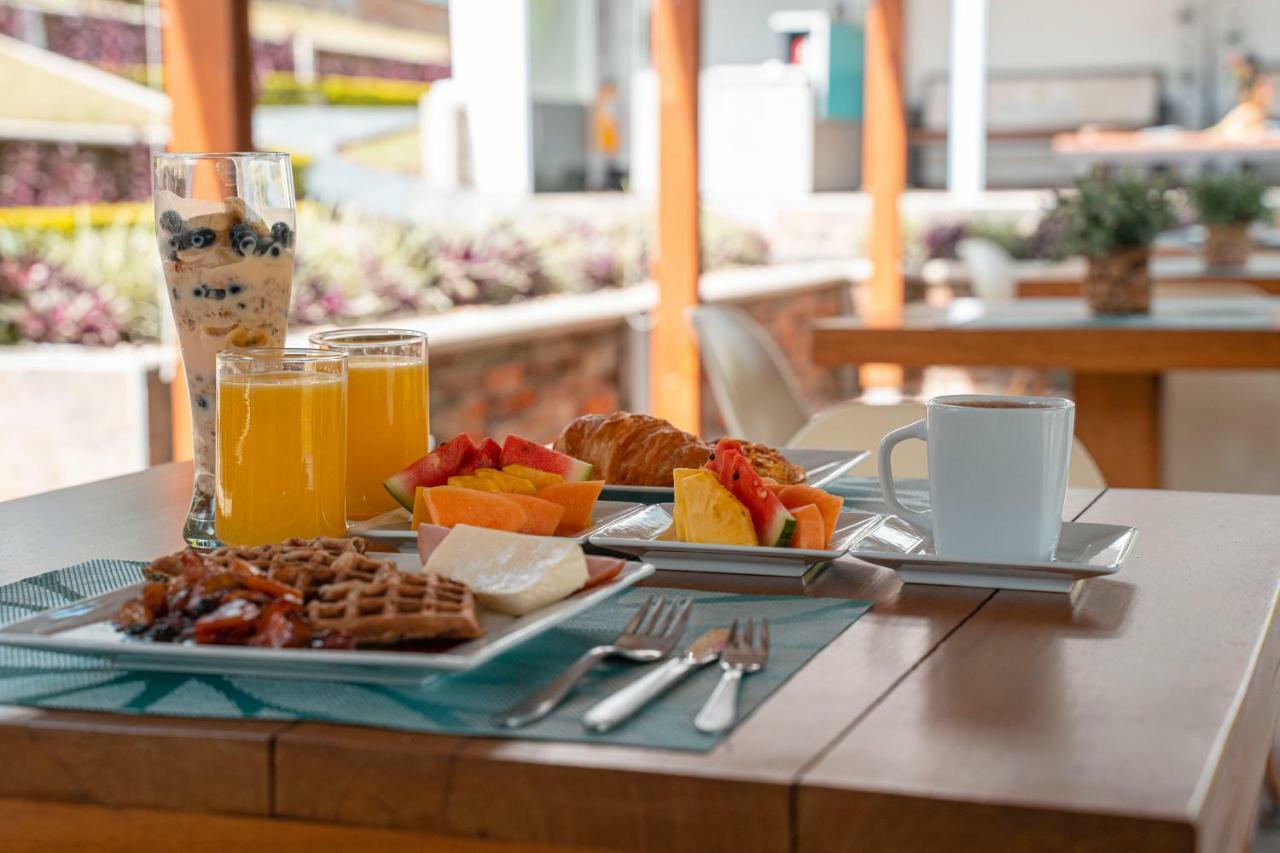 Hotel Syvanna Wellness And Spa Серритос Экстерьер фото